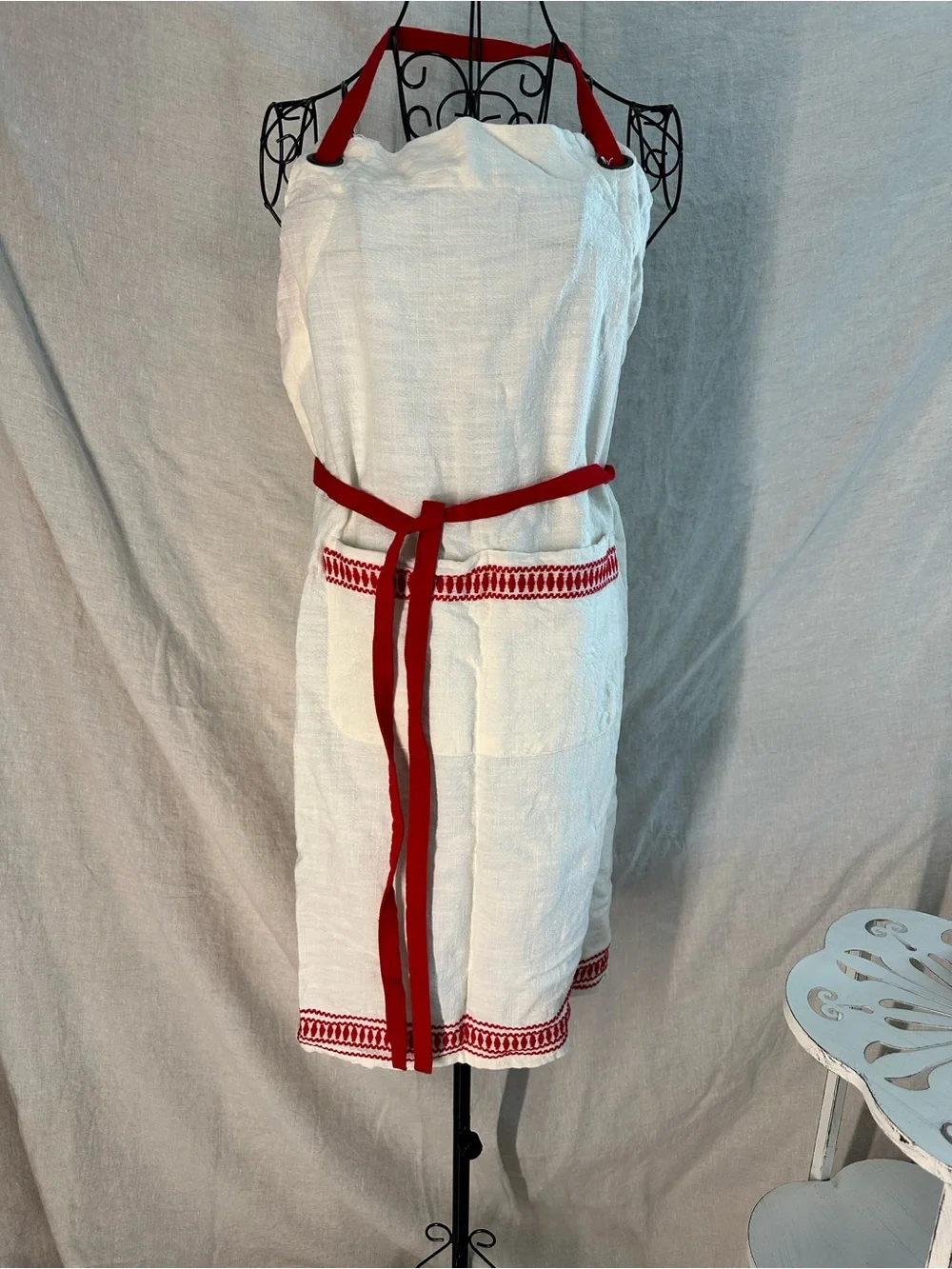 Hearth & Hand with Magnolia Apron New ‘sour cream & red’